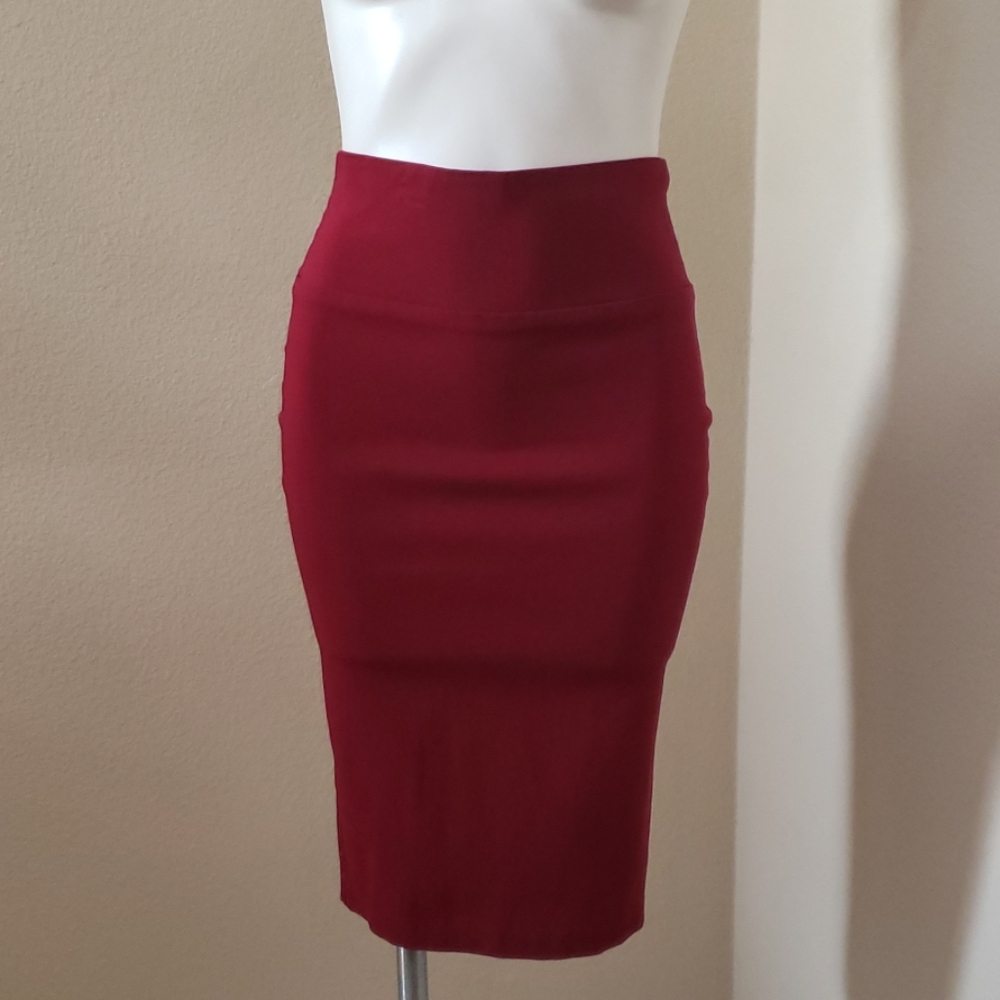A sexy highwaisted pencil skirt - Picture 1 of 6